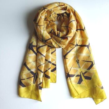 Foulard en soie fait main en jaune et noir 4