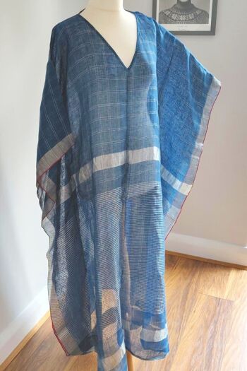 Robe longue caftan en lin à rayures bleues 6