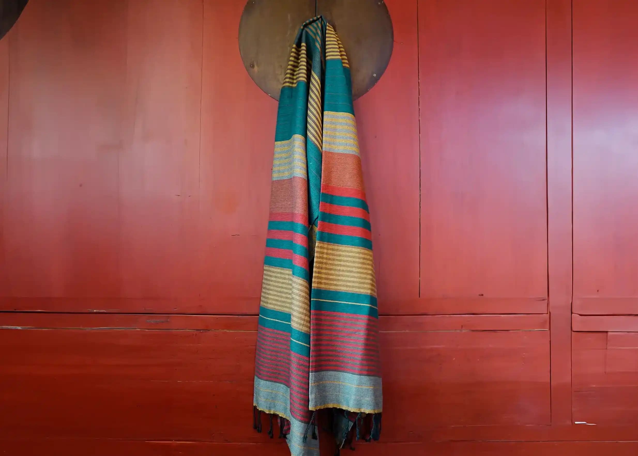 GEWEBTER FOUTA AUS BIO-BAUMWOLLE – EBONY – Farbe ROT BLAU