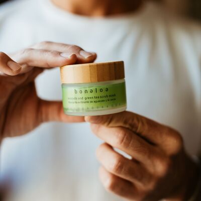 Mascarilla facial exfoliante de té verde, aguacate y aloe vera