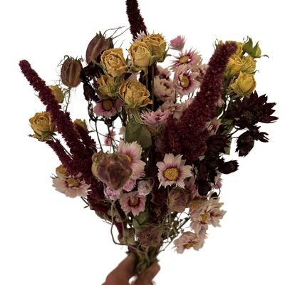 Bouquet of dried flowers in Autumn tones