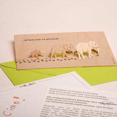 Por fin has llegado: tarjeta de felicitación de madera con motivo emergente