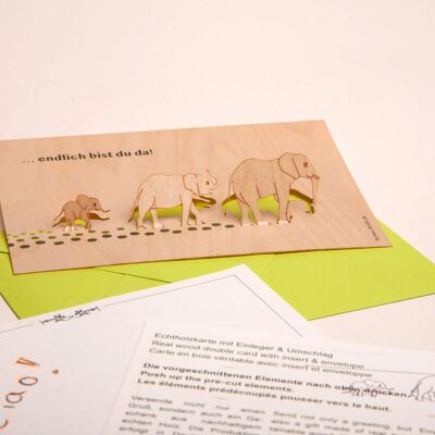 Finalmente estás aquí: tarjeta de felicitación de madera con motivo emergente