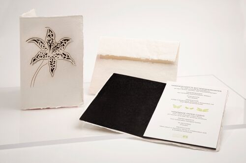 Lilie schwarz - Klappkarte aus Büttenpapier