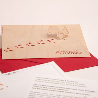 Ardilla, solo unos pasos para Navidad - tarjeta de felicitación de madera con motivo emergente