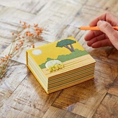 Cubo colorato in carta con sterco di elefante - giallo
