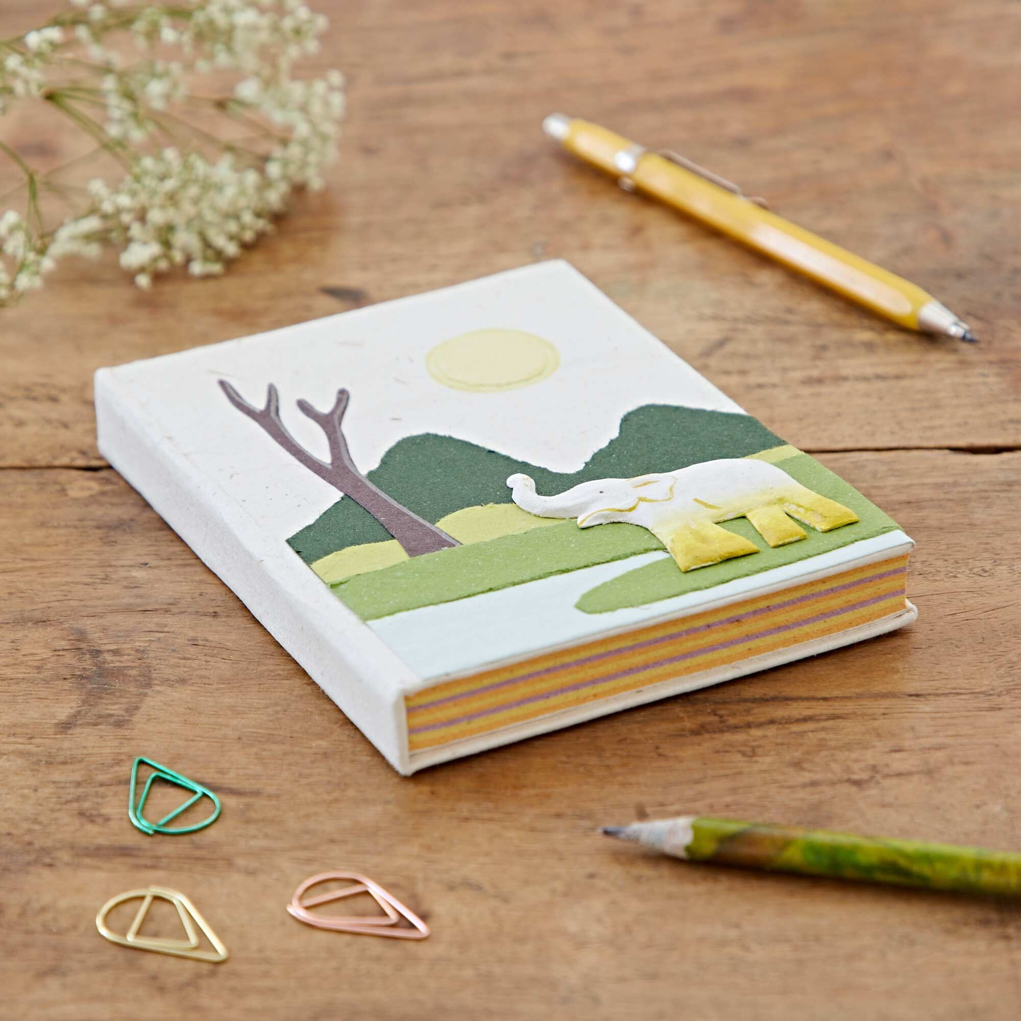 Carnet de notes moyen en bouse d'éléphant coloré - naturel