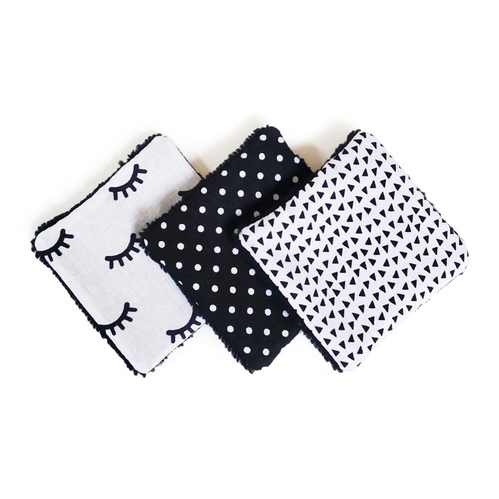 Wiederverwendbare entenblaue Stoffschutzmaske mit Blumentupfen