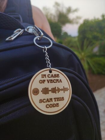 En cas de porte-clés en bois Vecna personnalisé, porte-clés inspiré de la série Stranger Things 4, personnalisez avec votre musique préférée 3