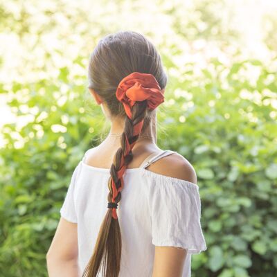 Scrunchies a nastro "senza tempo".