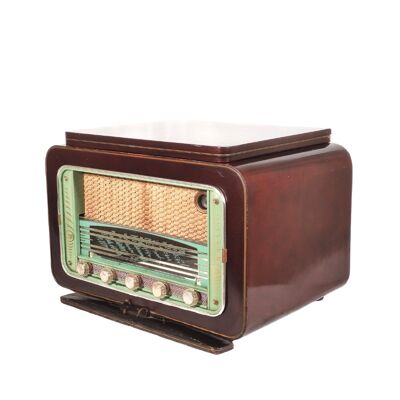 GMP from 1957: Vintage Bluetooth radio