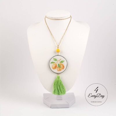 Medallion : Lemons with tassel