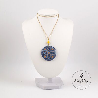 Medallion : Yellow and blue majolica