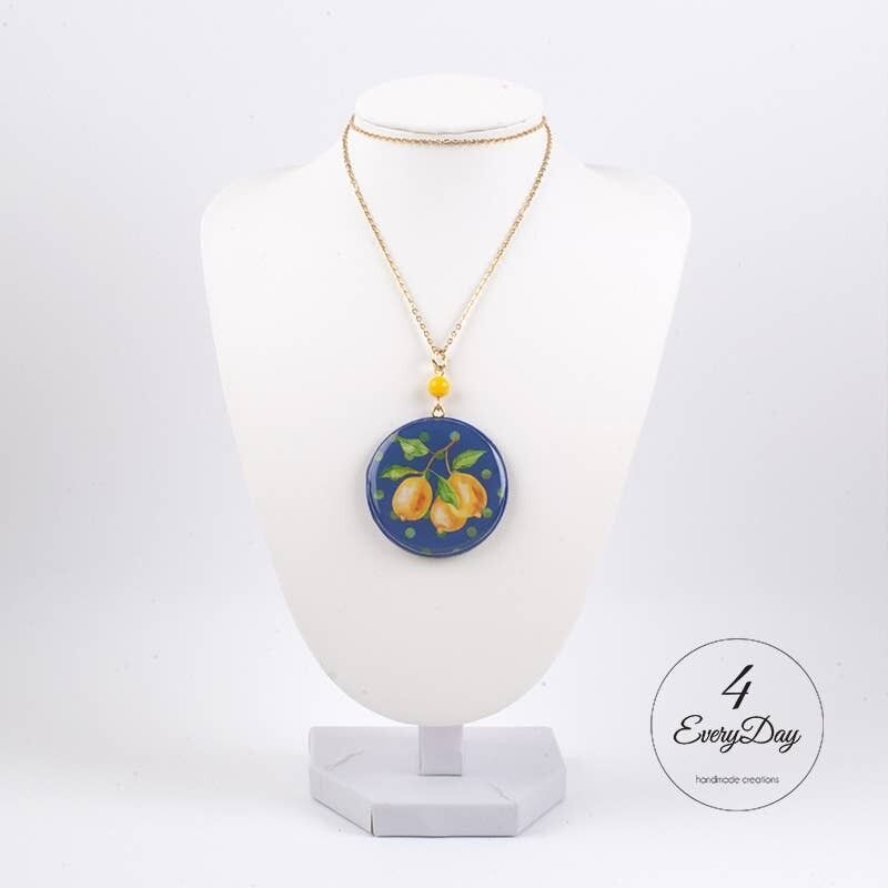 Medallion : Majolica lemons polka dots blue background