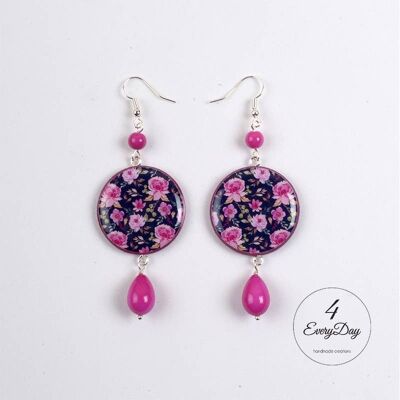 Boucles d'oreilles : roses sur fond noir