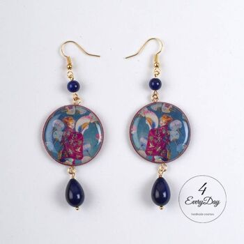 Boucles d'oreilles en bois Camille Monet avec costume japonais 1