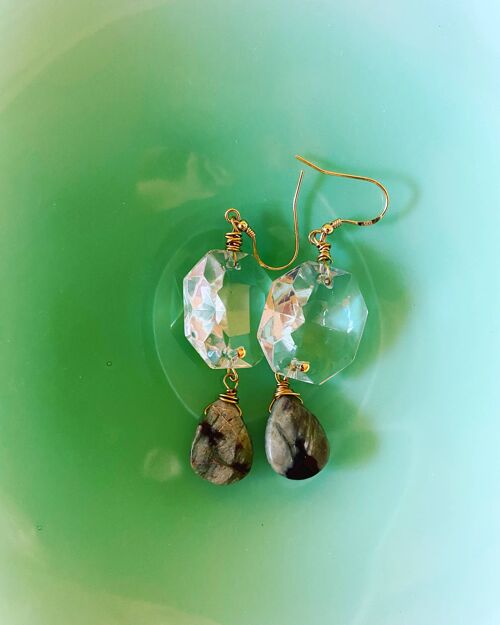 orecchini creati con cristalli di antichi lampadari e pietre dure