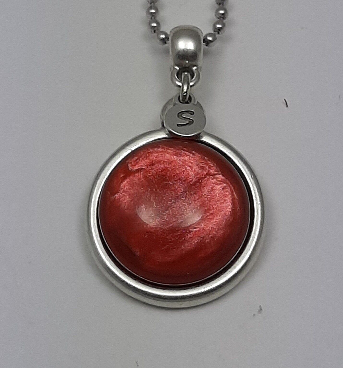 Necklace antique silver pearl shine intense red