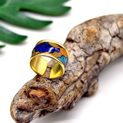Ring mit orange-blauen Wachsmustern auf verstellbarem, mit Feingold vergoldetem Messingring