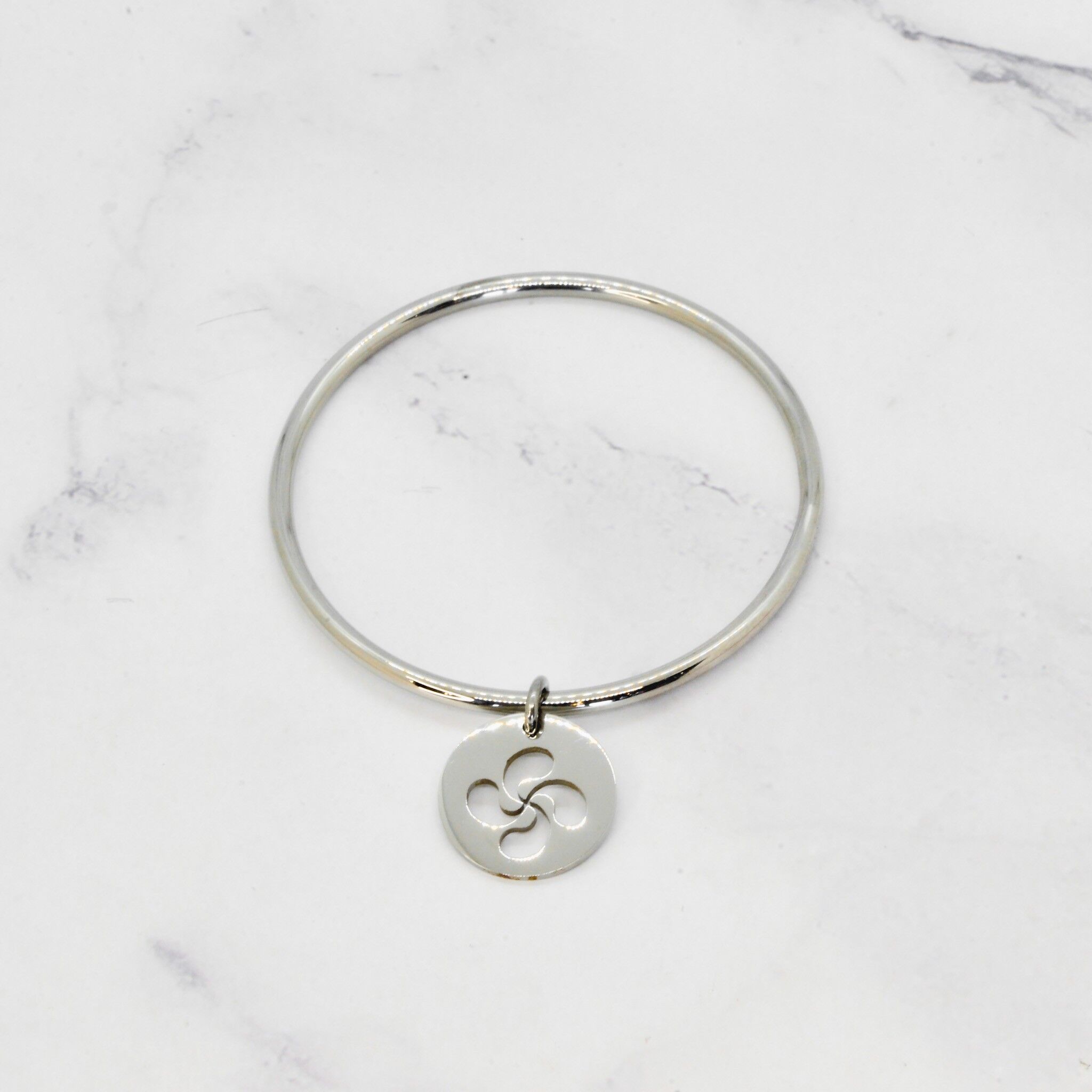 Bracciale rigido con nappa a croce basca in acciaio da 20 mm