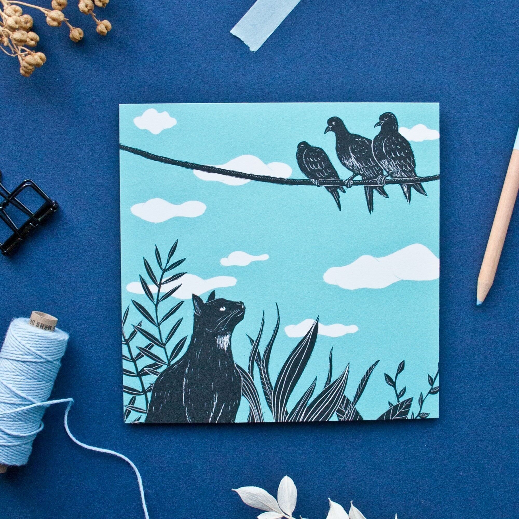 Cartolina | gatto e piccioni