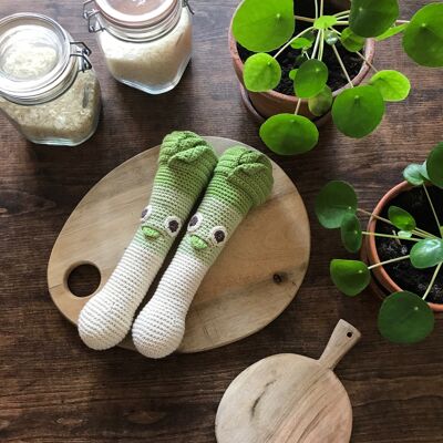 ORSO THE LEEK - BABY RATTLE IN ORGANIC COTTON