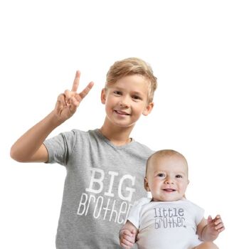 T-shirt grand frère et grenouillère petit frère