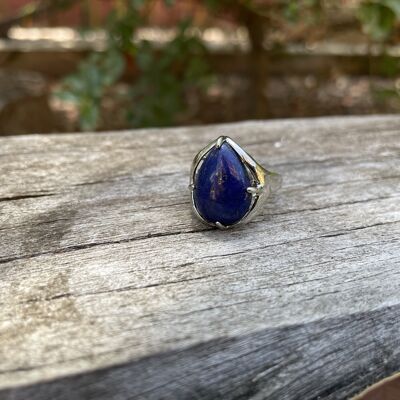 Drop-shaped adjustable ring in natural Lapis Lazuli