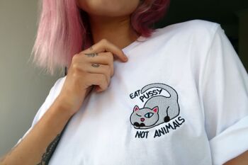 EAT PUSSY NOT ANIMALS Pull Unisexe Brodé Blanc 3