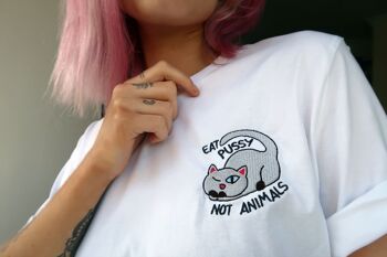 EAT PUSSY NOT ANIMALS Pull Unisexe Brodé Rose Clair 3