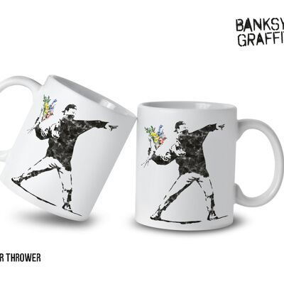 Tazza in ceramica Banksy 325 ml - Il lanciatore di fiori