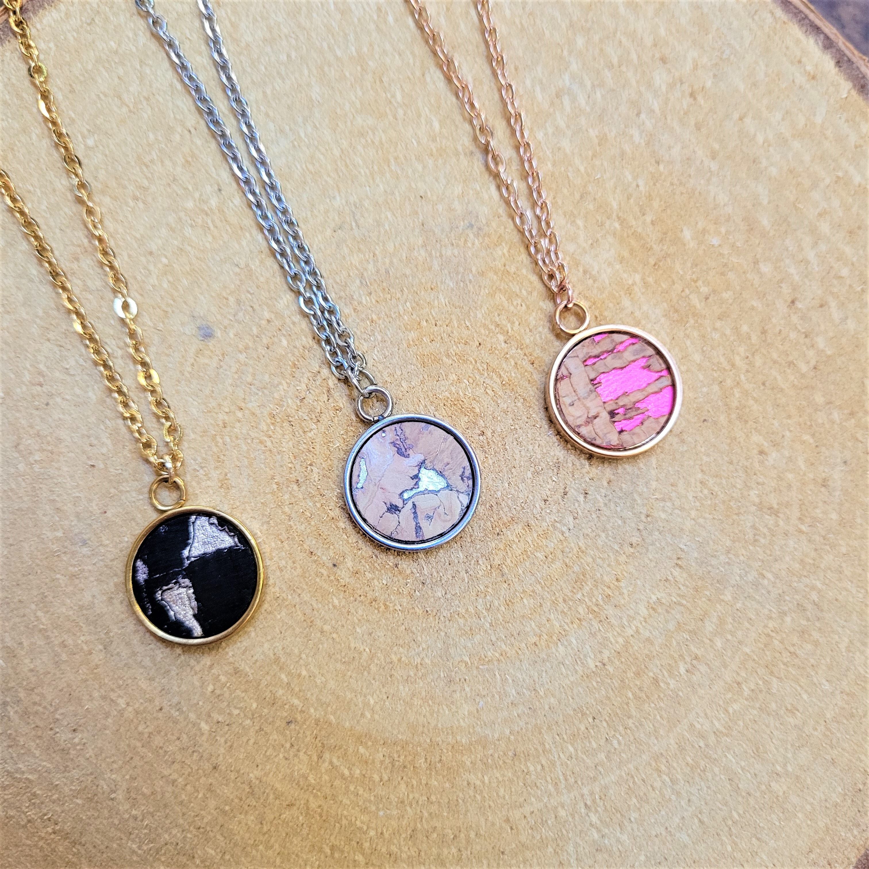 Chain stainless steel - cork inlay with inclusions - anchor chain