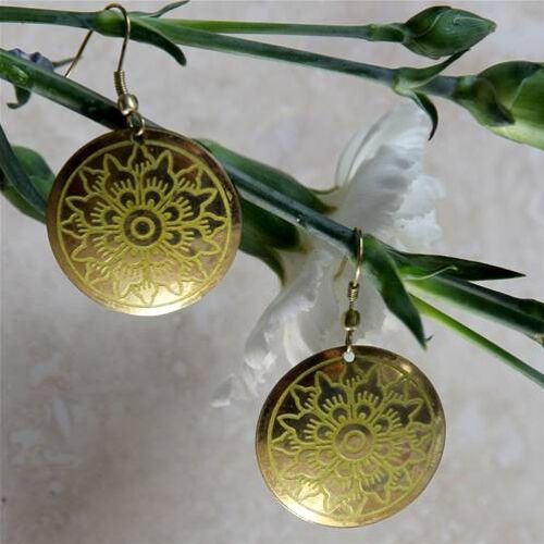 Earrings brass discs with yellow inlay (ASH1237)