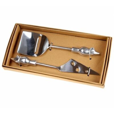2 cheese cutters/knives in presentation box (NA2009)