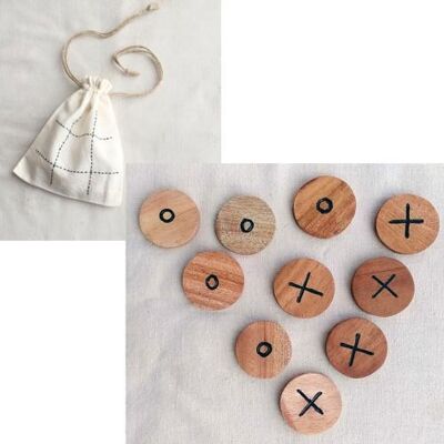 Wooden noughts & crosses tic-tac-toe in storage bag (SASH2200)
