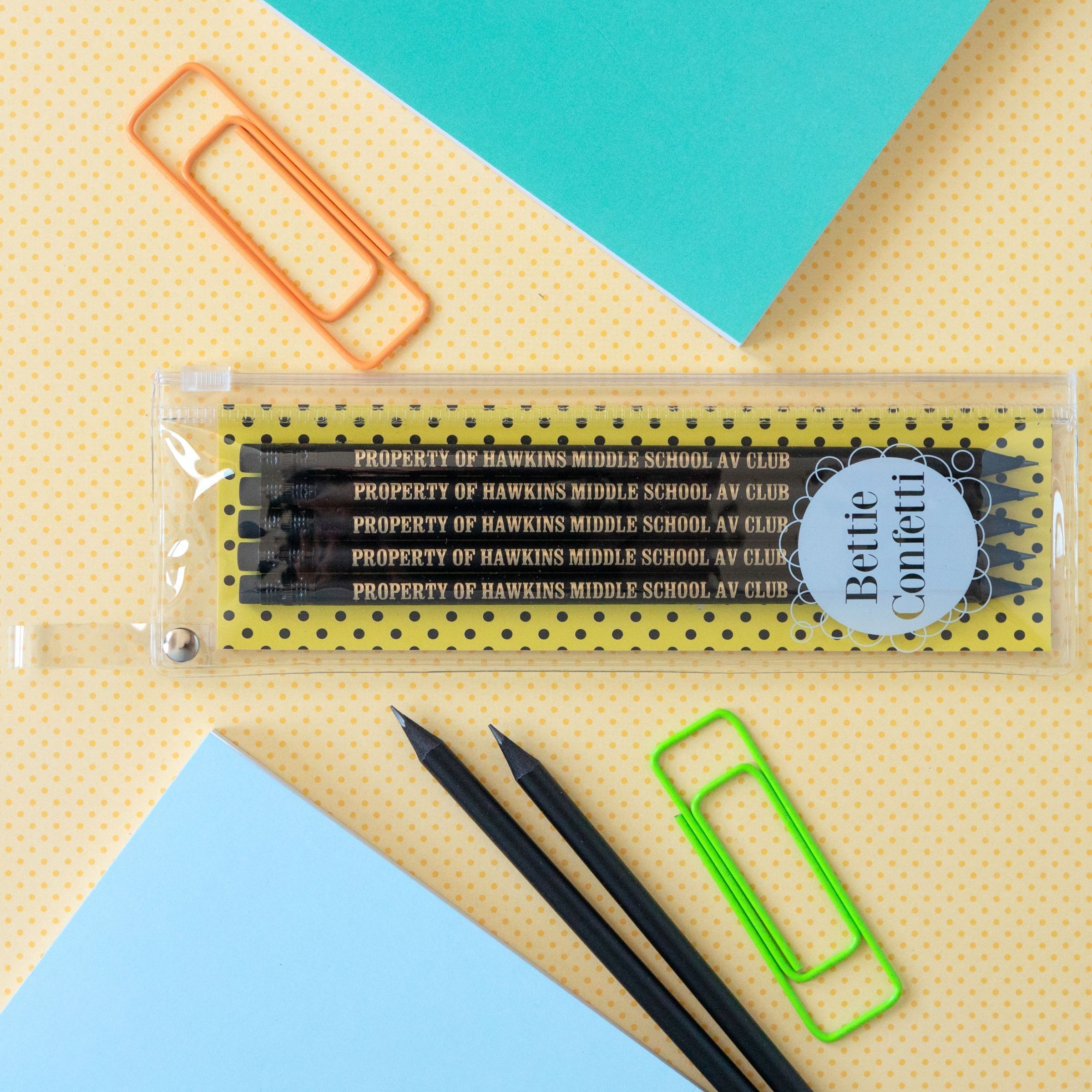 Set di matite Stranger Things | Club AV della scuola media Hawkins