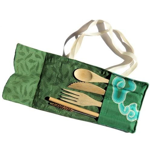 Bamboo cutlery set in green cotton pouch (SIS20)