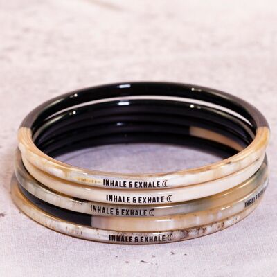 1 brazalete de cuerno de 3 mm "INHALE & EXHALE" - Negro