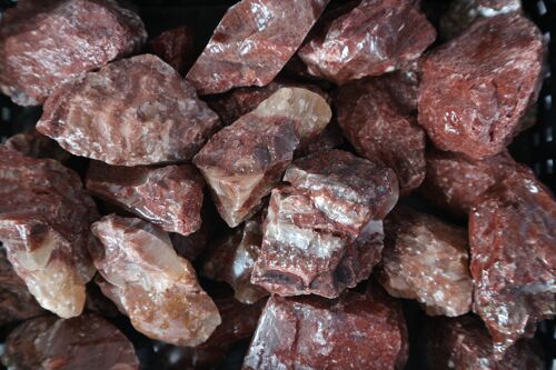 Red calcite raw chunks