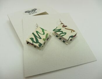 Boucles d'oreilles réalisées avec des mini livres en papier italien 3