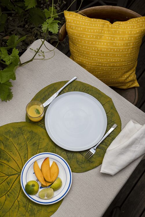 SABIÁ craftsmanship - CAPEBA leaf placemat - Green-Yellow
