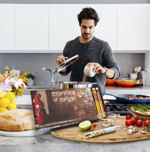 Curries of Origin | Collection of 12 Curries from around the World | Deluxe Gift Set with Foiled detail