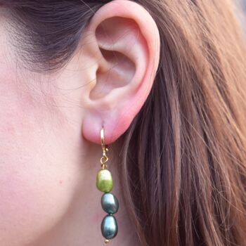 Boucles d'oreilles en perles méta, verts clairs et foncés 4