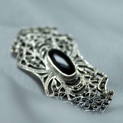 Vintage brooch in onyx, marcasite and silver
