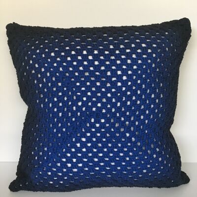 Coussin crocheté troué fabriqué à la main - Cobalt Was - 48,00 £