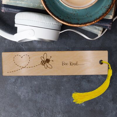 Laser engraved wooden bee bookmark, Gifts for Book Lovers