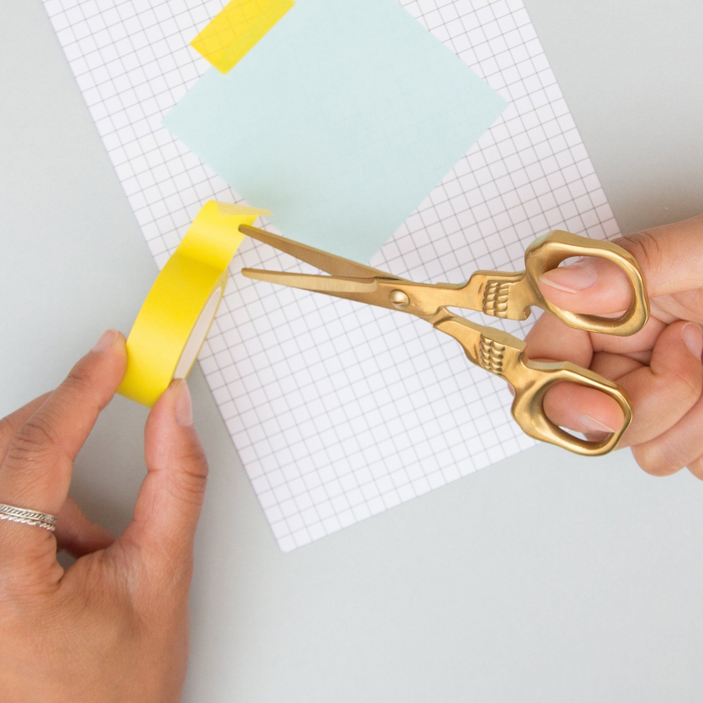 Schere aus Edelstahl mit Totenkopf-Motiv, Messing