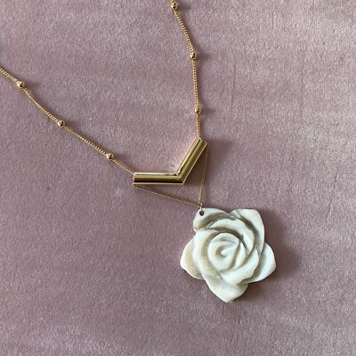 Shell flower statement necklace