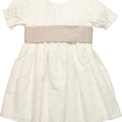 Vestido de niña con tejido bordado