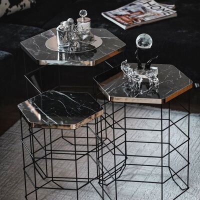 Tavolino in metallo effetto marmo di Naturn Living | Set di 3 tavolini | Tavolini in filo di ferro | Piano tavolo effetto marmo | legno| Tavoli decorativi | Cesti portaoggetti | Oro opaco